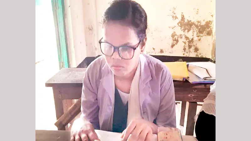 অদম্য রুবিনা চোখ হারালেও হারাননি মনের জোর অদম্য রুবিনা চোখ হারালেও হারাননি মনের জোর