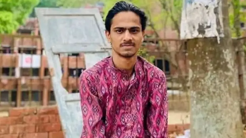 হলের গ্রিল চুরি করা সেই ছাত্রলীগ নেতা এবার বিদায় জানালেন রাজনীতিকে হলের গ্রিল চুরি করা সেই ছাত্রলীগ নেতা এবার বিদায় জানালেন রাজনীতিকে