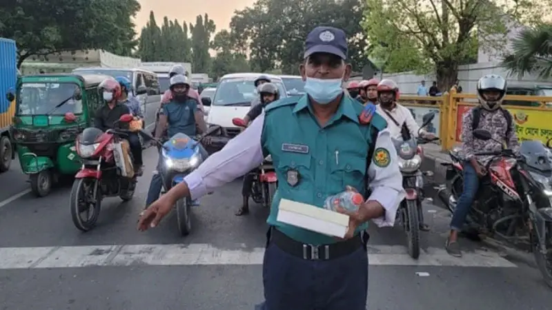 পুরোদমে কাজ শুরু করলো ট্রাফিক পুলিশ 