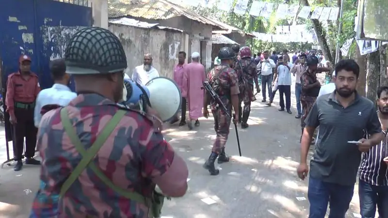 ভোলায় ধাওয়া-পাল্টা ধাওয়া, ককটেল বিস্ফোরণ, ফাঁকা গুলি, আহত ৪ ভোলায় ধাওয়া-পাল্টা ধাওয়া, ককটেল বিস্ফোরণ, ফাঁকা গুলি, আহত ৪