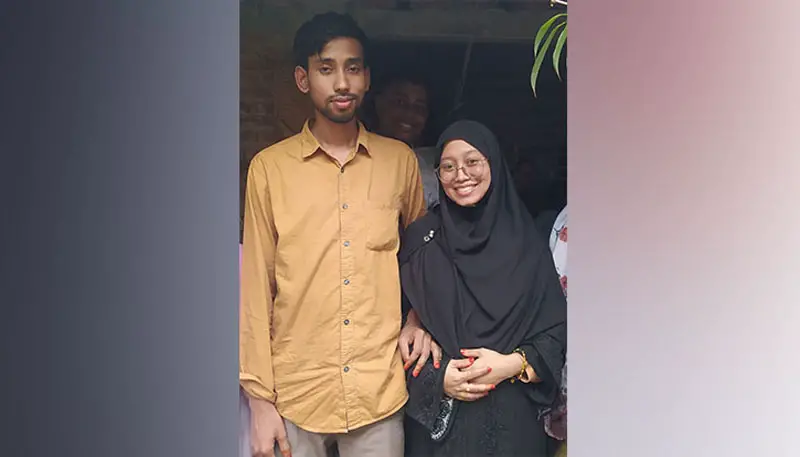 ইন্দোনেশিয়ার তরুণী বধূ সেজে এলেন জয়পুরহাটে ইন্দোনেশিয়ার তরুণী বধূ সেজে এলেন জয়পুরহাটে