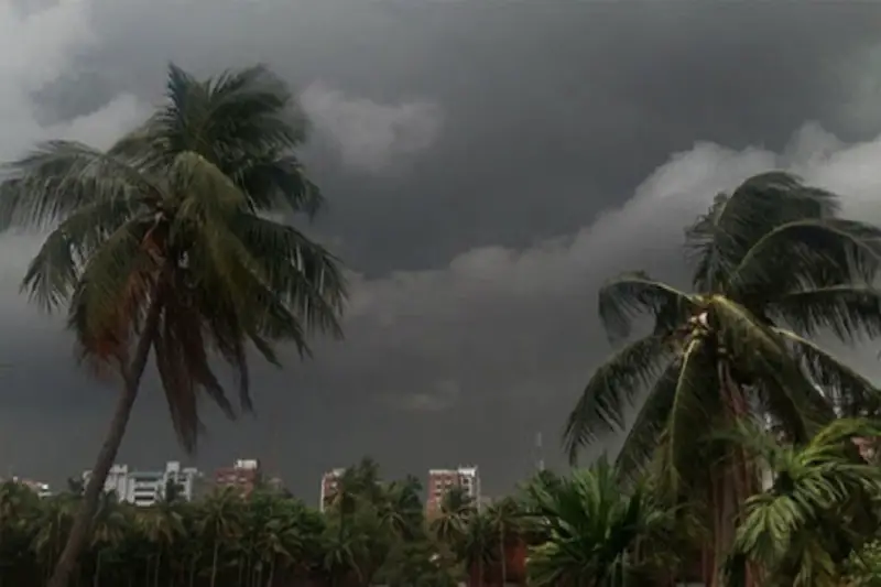 সকাল ৯টার মধ্যে যেসব জেলায় ৬০ কিমি বেগে ঝড়ের আশঙ্কা সকাল ৯টার মধ্যে যেসব জেলায় ৬০ কিমি বেগে ঝড়ের আশঙ্কা