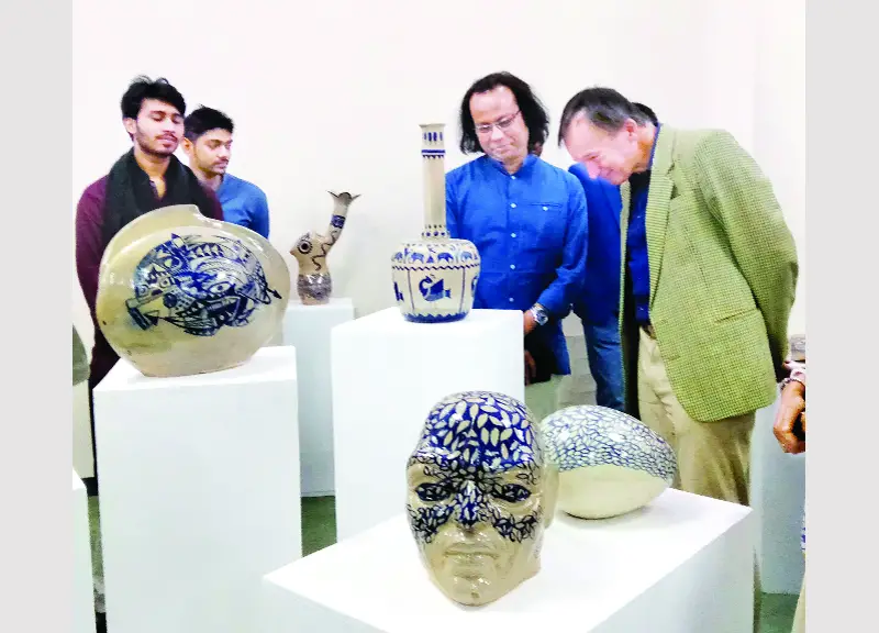 শিল্পের ঐকতানের সাক্ষ্যবহ সিরামিক প্রদর্শনী শিল্পের ঐকতানের সাক্ষ্যবহ সিরামিক প্রদর্শনী