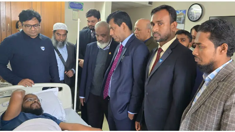 জুলাই আন্দোলনে আহতদের দেখতে হাসপাতালে এডভোকেট তাজুল ইসলাম জুলাই আন্দোলনে আহতদের দেখতে হাসপাতালে এডভোকেট তাজুল ইসলাম
