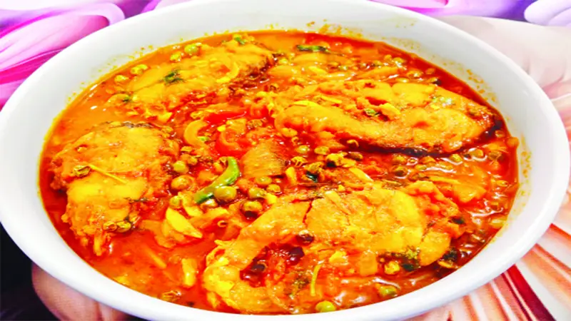 মটরশুঁটি দিয়ে রুই মাছ মটরশুঁটি দিয়ে রুই মাছ