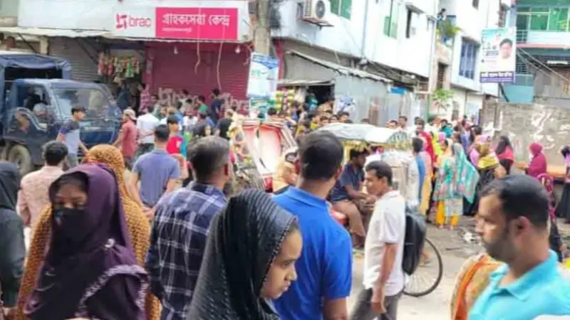 টঙ্গীতে গার্মেন্টস শ্রমিক ছাঁটাইয়ের প্রতিবাদ করায় কারখানা বন্ধের ঘোষণা টঙ্গীতে গার্মেন্টস শ্রমিক ছাঁটাইয়ের প্রতিবাদ করায় কারখানা বন্ধের ঘোষণা