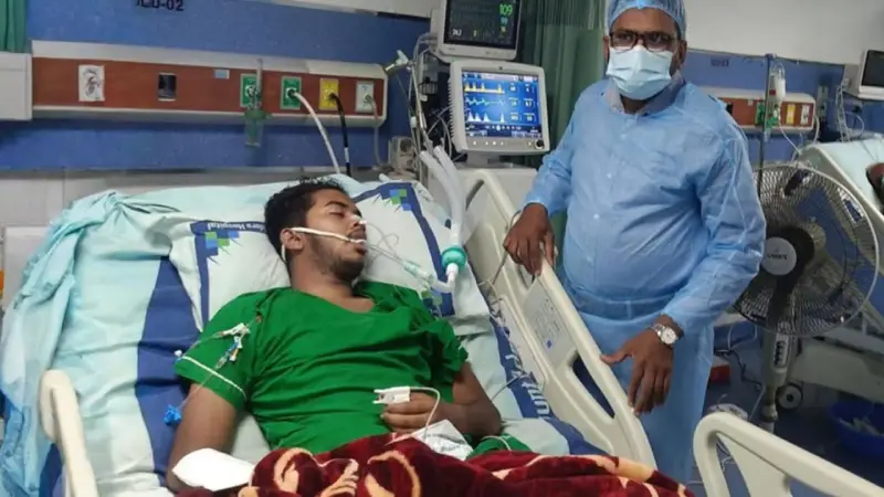 হাসপাতালের বেডে জীবন নিয়ে কঠিন যুদ্ধ করতে হচ্ছে মেধাবী সামীকে হাসপাতালের বেডে জীবন নিয়ে কঠিন যুদ্ধ করতে হচ্ছে মেধাবী সামীকে