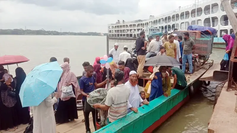 ভাড়া নিয়ে বিরোধ, চালক মারধরের প্রতিবাদে ট্রলার বন্ধ ভাড়া নিয়ে বিরোধ, চালক মারধরের প্রতিবাদে ট্রলার বন্ধ