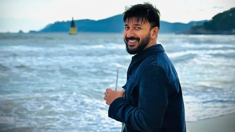 কোরিয়াতে কি করছেন অভিনেতা মনোজ কোরিয়াতে কি করছেন অভিনেতা মনোজ
