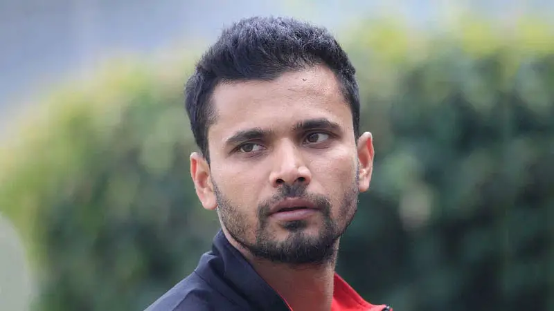 পিস্তল ঠেকিয়ে মালিকানা নিতেন মাশরাফি? পিস্তল ঠেকিয়ে মালিকানা নিতেন মাশরাফি?