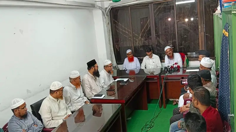 আমার দাদাজান হিন্দুদের জন্য মাদরাসা ছেড়ে দিয়েছিল আমার দাদাজান হিন্দুদের জন্য মাদরাসা ছেড়ে দিয়েছিল