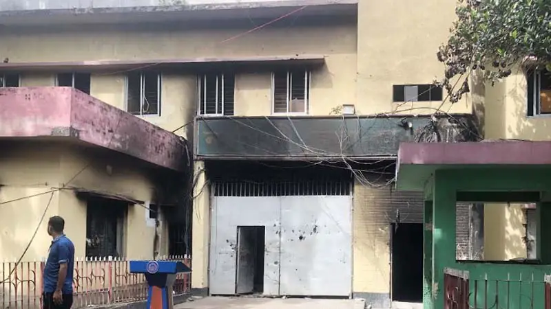 নরসিংদী জেলা কারাগারের ৬৮ জন কারারক্ষীকে বরখাস্ত নরসিংদী জেলা কারাগারের ৬৮ জন কারারক্ষীকে বরখাস্ত