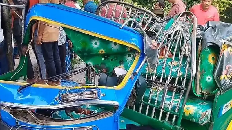 চাঁদপুরে ট্রাক-অটোরিকশা সংঘর্ষে নিহত ৩