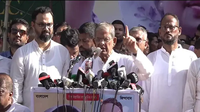 যারা লুটপাট করছে তারা আমাদের কেউ না: মির্জা ফখরুল যারা লুটপাট করছে তারা আমাদের কেউ না: মির্জা ফখরুল