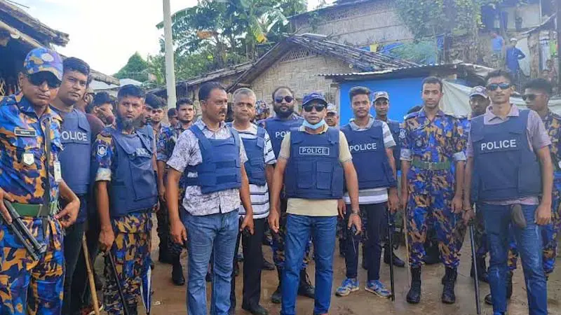 রোহিঙ্গা ক্যাম্পে দুই গ্রুপের সংঘর্ষ, গুলিবিদ্ধ বাংলাদেশি যুবক রোহিঙ্গা ক্যাম্পে দুই গ্রুপের সংঘর্ষ, গুলিবিদ্ধ বাংলাদেশি যুবক