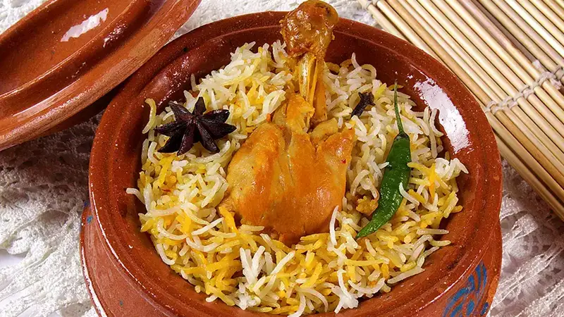 বিয়েবাড়িতে মুরগির লেগ পিস না থাকায় মারামারি, ভিডিও ভাইরাল