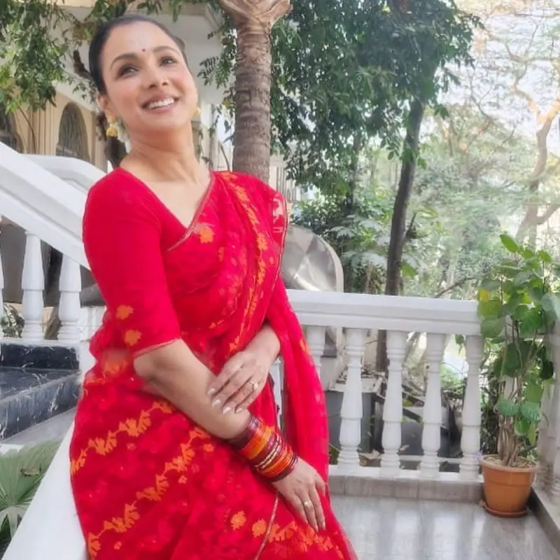 ফাগুনে আগুন সাজে রুনা খান ফাগুনে আগুন সাজে রুনা খান