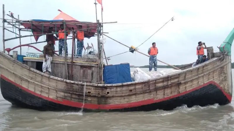 ভোলার ট্রলার ডুবি, নিখোঁজ ৮ জেলের সন্ধান নেই ভোলার ট্রলার ডুবি, নিখোঁজ ৮ জেলের সন্ধান নেই