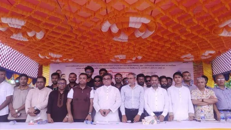 তারেক রহমানের নির্দেশনায় জাবিতে শিক্ষার্থীদের ফ্রি তারেক রহমানের নির্দেশনায় জাবিতে শিক্ষার্থীদের ফ্রি