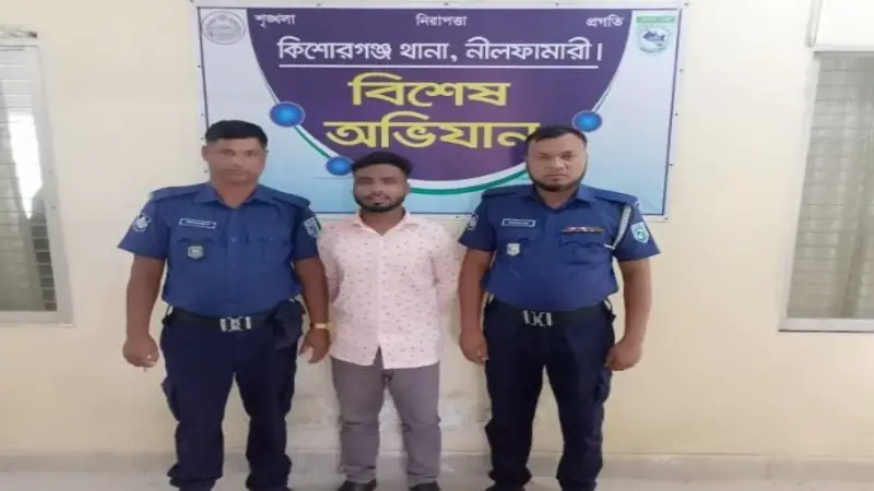 পুলিশের গাড়ীতে হামলার মামলায় সাংবাদিক গ্রেপ্তার পুলিশের গাড়ীতে হামলার মামলায় সাংবাদিক গ্রেপ্তার