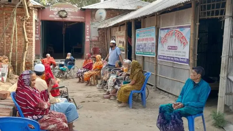 সন্তানদের ছাড়াই ঈদ কাটবে বৃদ্ধ বাবা-মায়ের সন্তানদের ছাড়াই ঈদ কাটবে বৃদ্ধ বাবা-মায়ের