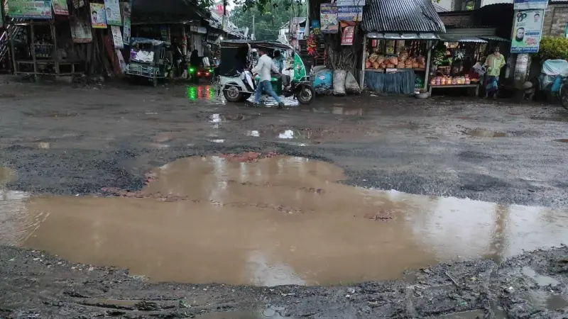 ফরিদপুর-ভাঙা আঞ্চলিক মহাসড়ক এখন মরণ ফাঁদ