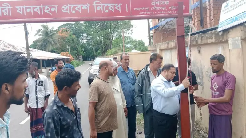পৌরবাসীর ভোগান্তি লাঘবে ভারী যানবাহন রোধে প্রতিবন্ধকতা স্থাপন পৌরবাসীর ভোগান্তি লাঘবে ভারী যানবাহন রোধে প্রতিবন্ধকতা স্থাপন