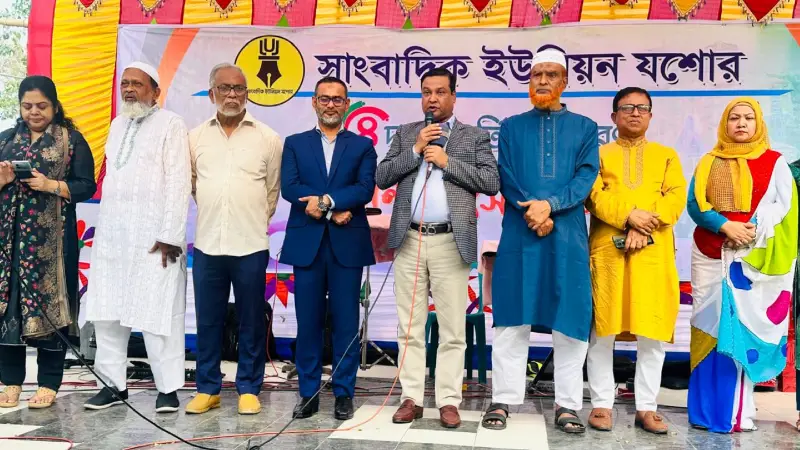 সাংবাদিকদের নীতির প্রশ্নে আপসহীন থাকতে হয় সাংবাদিকদের নীতির প্রশ্নে আপসহীন থাকতে হয়