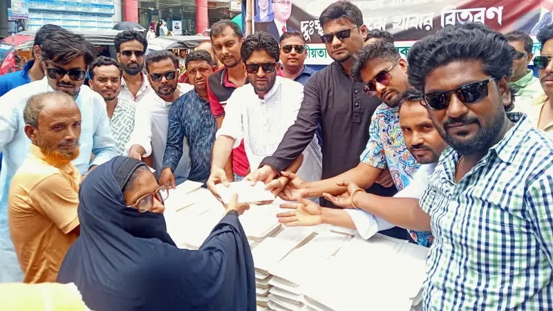 জাতীয়তাবাদী স্বেচ্ছাসেবক দলের উদ্যোগে অসহায় ও দুস্থদের মাঝে খাবার বিতরণ জাতীয়তাবাদী স্বেচ্ছাসেবক দলের উদ্যোগে অসহায় ও দুস্থদের মাঝে খাবার বিতরণ