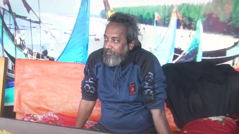 রাজনৈতিক প্রতিহিংসায় জনপ্রিয় ব্যান্ড তারকার জীবন থমকে গেছে পাবলিক টয়লেটে রাজনৈতিক প্রতিহিংসায় জনপ্রিয় ব্যান্ড তারকার জীবন থমকে গেছে পাবলিক টয়লেটে