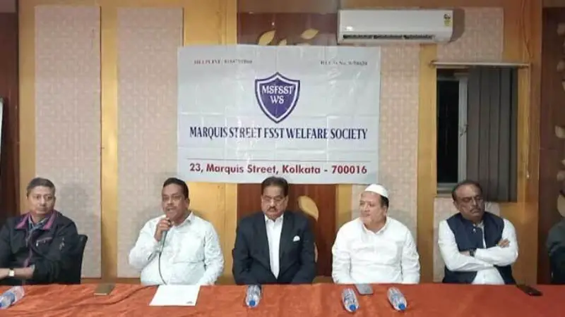 ব্যবসায় ধস: বাংলাদেশি ক্রেতাদের নিরাপত্তা দিতে চায় কলকাতার ব্যবসায়ীরা ব্যবসায় ধস: বাংলাদেশি ক্রেতাদের নিরাপত্তা দিতে চায় কলকাতার ব্যবসায়ীরা