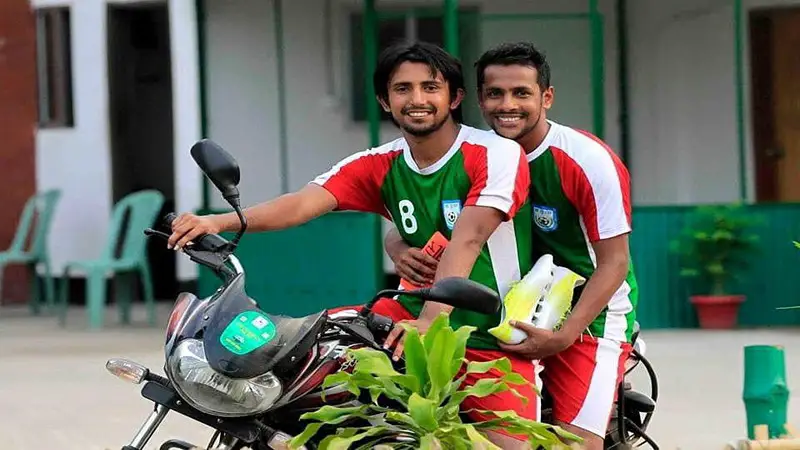 মামুনুল-এমিলির বন্ধুত্বের ২৬ বছর ... মামুনুল-এমিলির বন্ধুত্বের ২৬ বছর ...