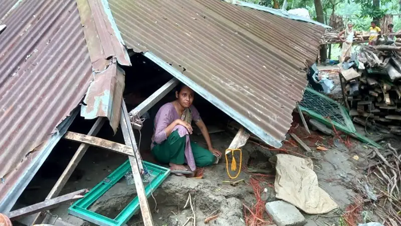 খোলা আকাশের নিচে ক্ষতিগ্রস্ত পরিবারগুলো চরম দুর্ভোগে খোলা আকাশের নিচে ক্ষতিগ্রস্ত পরিবারগুলো চরম দুর্ভোগে