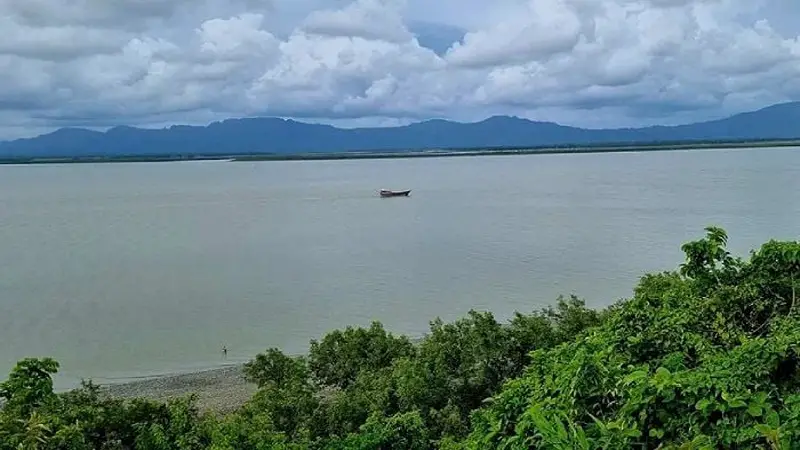 মিয়ানমারের যুদ্ধজাহাজ সরে গেছে, আসছে না বিস্ফোরণের শব্দও মিয়ানমারের যুদ্ধজাহাজ সরে গেছে, আসছে না বিস্ফোরণের শব্দও