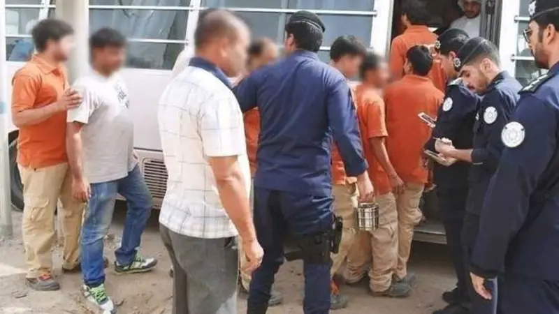 কুয়েতে অবৈধ প্রবাসীদের চাকরি দিলে জেল-জরিমানা কুয়েতে অবৈধ প্রবাসীদের চাকরি দিলে জেল-জরিমানা
