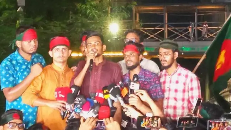 বৃহস্পতিবারও ‘বাংলা ব্লকেড’ ঘোষণা দিয়ে শাহবাগ ছাড়ল শিক্ষার্থীরা বৃহস্পতিবারও ‘বাংলা ব্লকেড’ ঘোষণা দিয়ে শাহবাগ ছাড়ল শিক্ষার্থীরা
