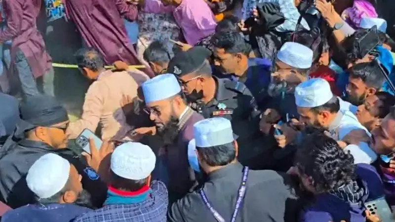 আজহারীর মাহফিলে লাখো মানুষের ঢল আজহারীর মাহফিলে লাখো মানুষের ঢল