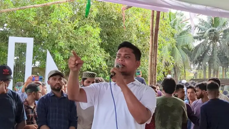 ছোটভাইদের জিরো পয়েন্টে ডাক দিল হাসনাত ছোটভাইদের জিরো পয়েন্টে ডাক দিল হাসনাত