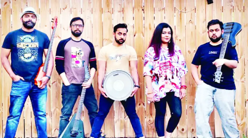 অপার্থিব ব্যান্ডের প্রথম অ্যালবাম অপার্থিব ব্যান্ডের প্রথম অ্যালবাম