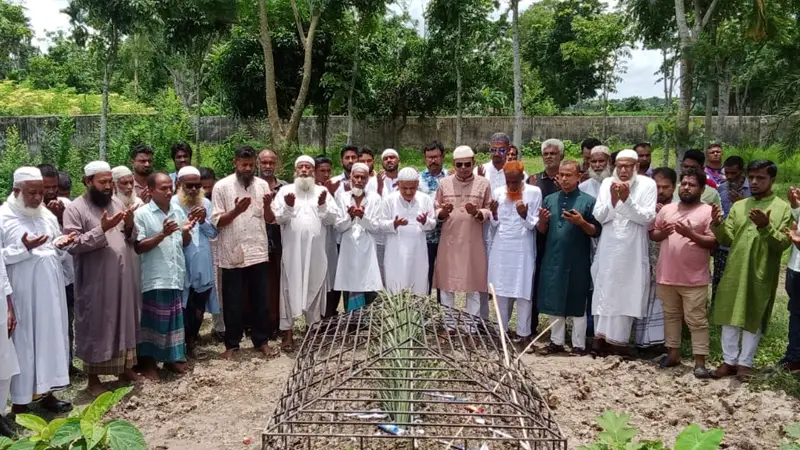 জুলাই অভ্যুত্থানে নিহত ইমরানের কবর জিয়ারত করলেন বিএনপির নেতৃবৃন্দ জুলাই অভ্যুত্থানে নিহত ইমরানের কবর জিয়ারত করলেন বিএনপির নেতৃবৃন্দ