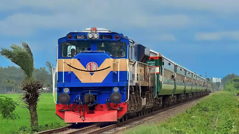 রাজধানীতে ট্রেনের ধাক্কায় দুই যুবক নিহত রাজধানীতে ট্রেনের ধাক্কায় দুই যুবক নিহত