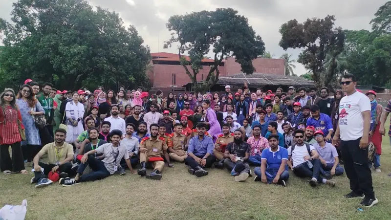 গণভবন সংস্কার ও লুট হওয়া মালামাল পুনরুদ্ধারে কাজ করছে ছাত্র-জনতা গণভবন সংস্কার ও লুট হওয়া মালামাল পুনরুদ্ধারে কাজ করছে ছাত্র-জনতা