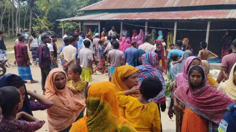 ঘরের আড়ার সাথে ঝুলানো পাওয়া গেল প্রবাসীর স্ত্রীর ঝুরন্ত লাশ ঘরের আড়ার সাথে ঝুলানো পাওয়া গেল প্রবাসীর স্ত্রীর ঝুরন্ত লাশ