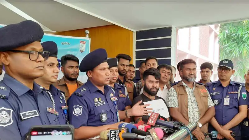 ব্যারিস্টার সুমনকে ফাঁদে ফেলে টাকা আদায় করতে চেয়েছিলেন সোহাগ ব্যারিস্টার সুমনকে ফাঁদে ফেলে টাকা আদায় করতে চেয়েছিলেন সোহাগ