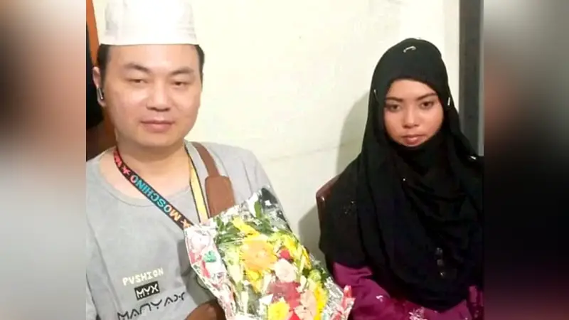 প্রেমের টানে এসে ফাতেমাকে বিয়ে করলেন চীনা যুবক প্রেমের টানে এসে ফাতেমাকে বিয়ে করলেন চীনা যুবক