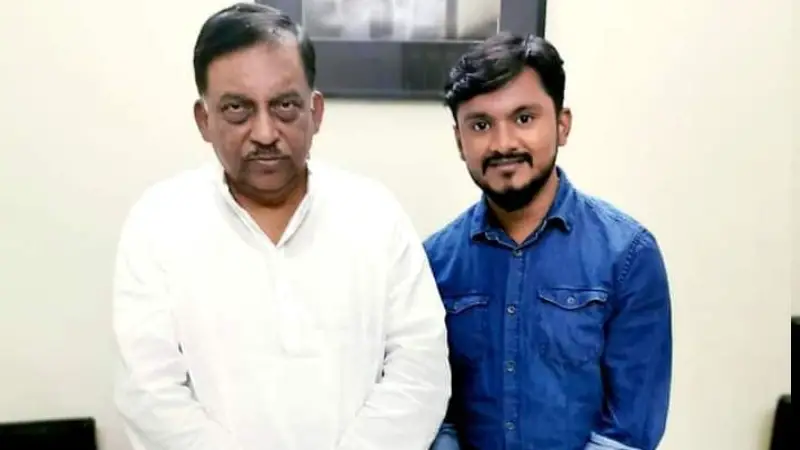 এবার আলোচনায় শেখ হাসিনার ড্রাইভারের ছেলে এবার আলোচনায় শেখ হাসিনার ড্রাইভারের ছেলে