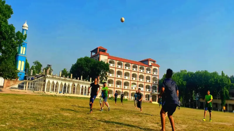 পাবনায় জনপ্রিয় হয়ে উঠেছে সকাল বেলার ফুটবল খেলা পাবনায় জনপ্রিয় হয়ে উঠেছে সকাল বেলার ফুটবল খেলা