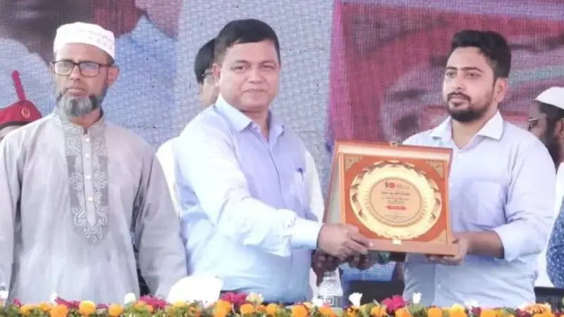 রংপুরে যে কারণে সম্মাননা প্রত্যাখ্যান করলেন উপদেষ্টা নাহিদ রংপুরে যে কারণে সম্মাননা প্রত্যাখ্যান করলেন উপদেষ্টা নাহিদ