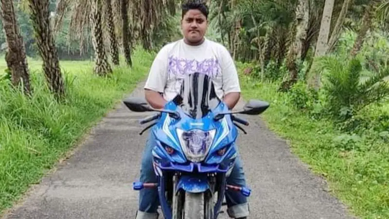 লুট করা অস্ত্র নিয়ে টিকটক, অতঃপর যুবকের মৃত্যু লুট করা অস্ত্র নিয়ে টিকটক, অতঃপর যুবকের মৃত্যু