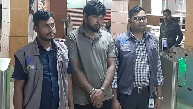 প্রেমিকার পকেট খরচ চালাতে তরুণীদের ব্ল্যাকমেইল করতেন অনিক প্রেমিকার পকেট খরচ চালাতে তরুণীদের ব্ল্যাকমেইল করতেন অনিক